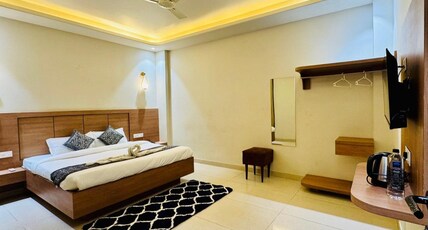 HOTEL NEEL KAMAL Room Type - EXECUTIVE ROOM