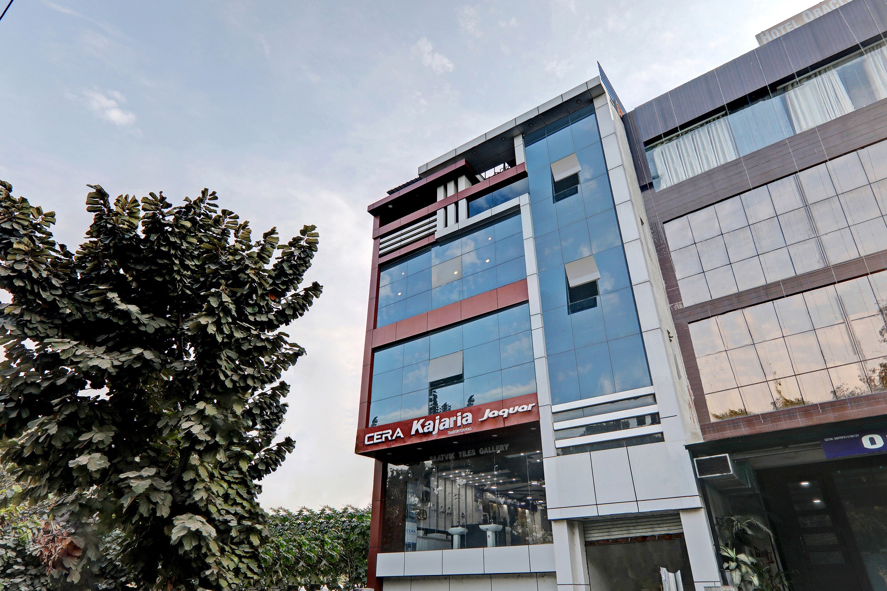 Hotel O Needee Inn - Tap to explore photos