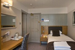 OYO The Red Lion Hotel