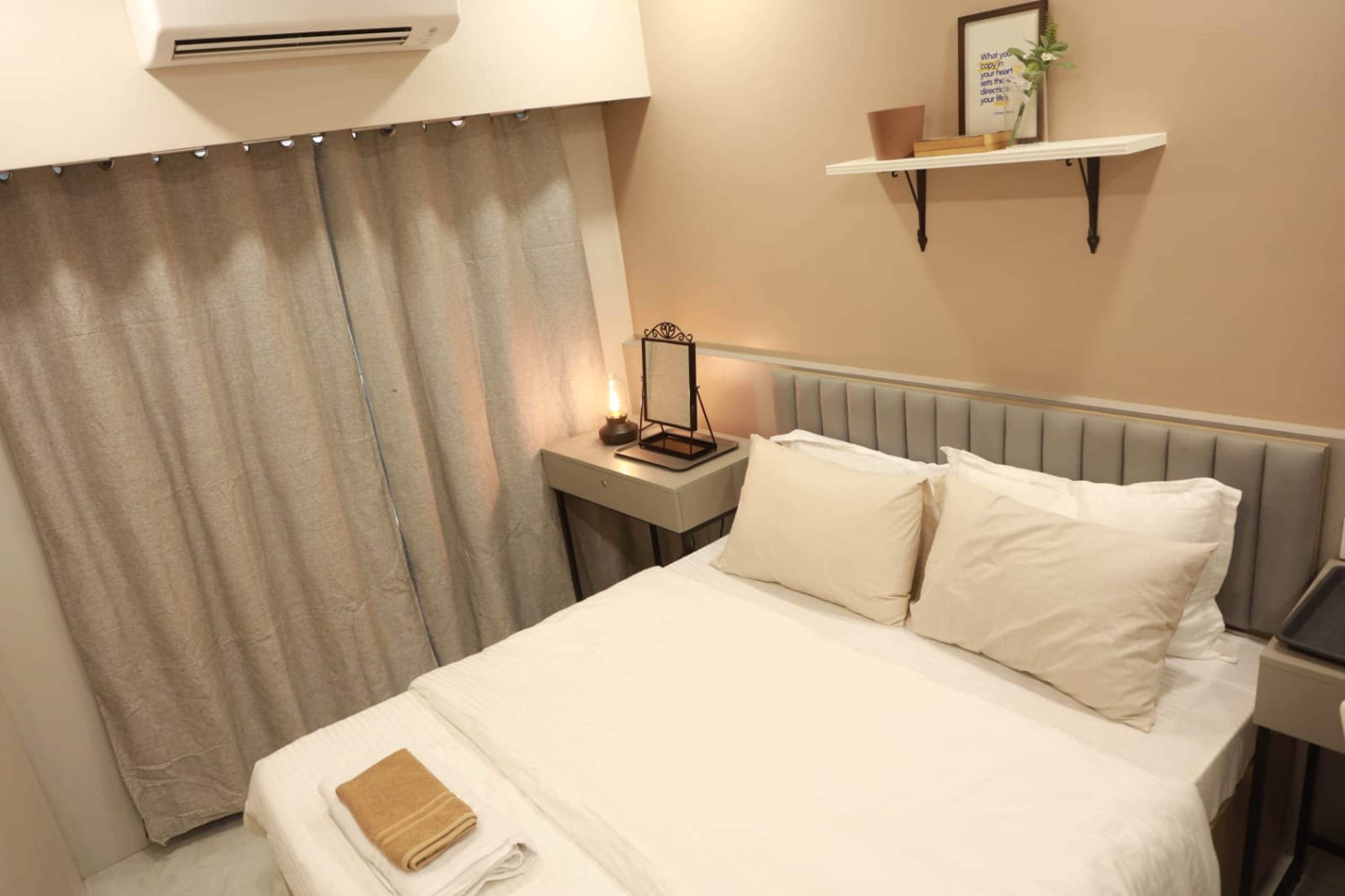Downtown 3 Bhk Appt, Mahalaxmi - Tap to explore photos