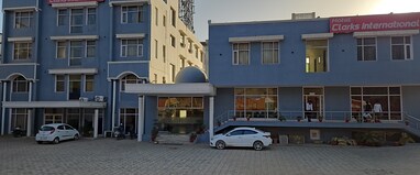 Hotel Clarks International
