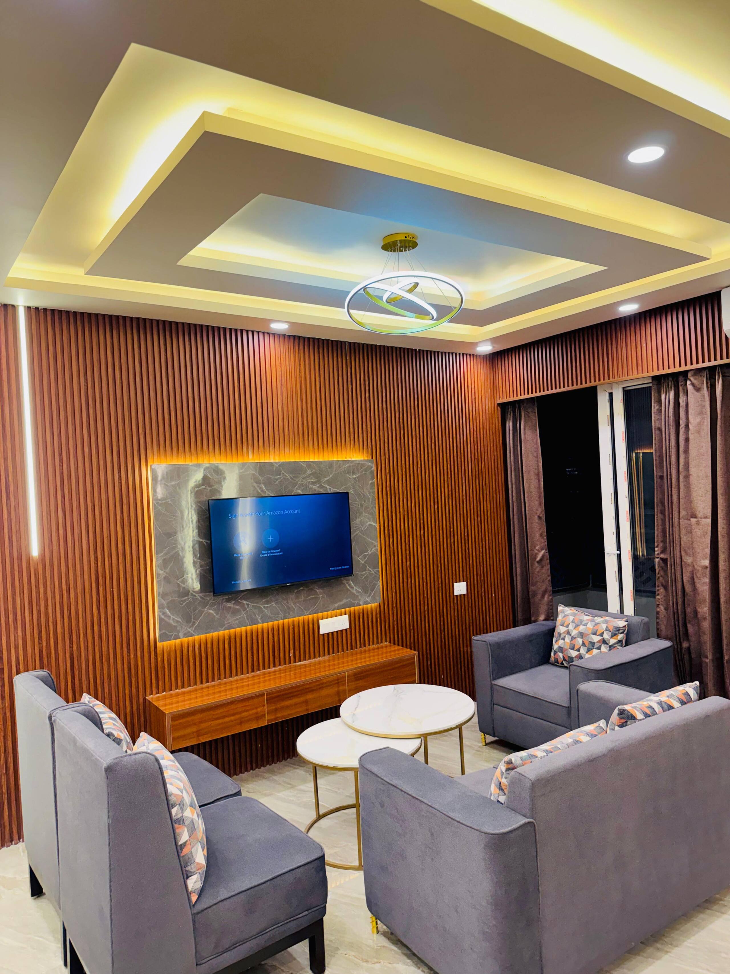 Vistara Stay With balcony Gaur City Centre - Tap to explore photos