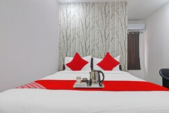 OYO 93463 Alwal Residency