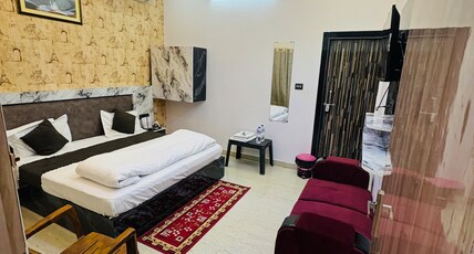 Shri Radhe Radhe | 2 Min Walk to Ram Mandir Room Type - Double Bedded AC Room