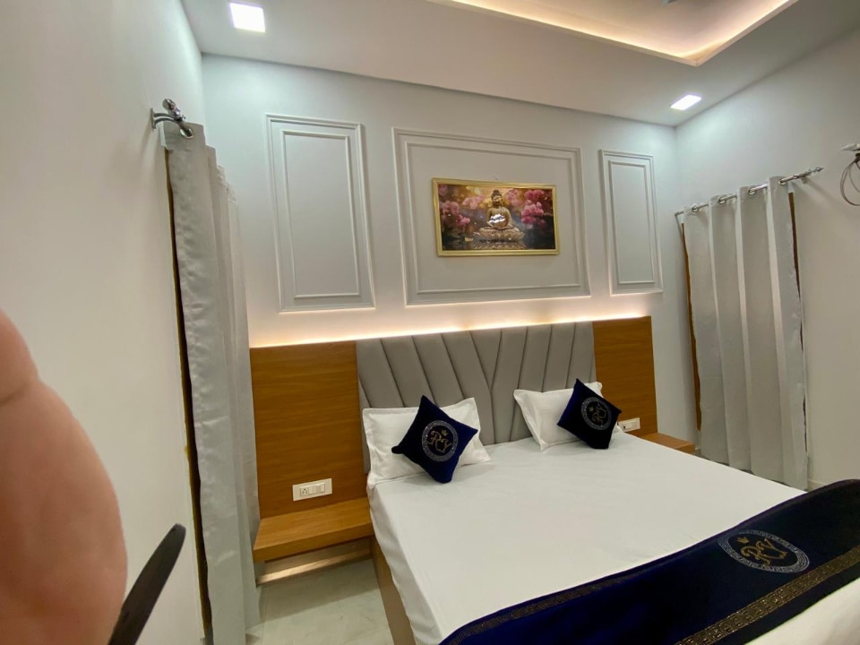 RY Luxuries Hotel | 300m from Golden Temple - Tap to explore photos