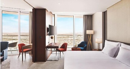 JA Lake View Hotel, Dubai Room Type - One Bedroom Terrace Suite with Access to Lounge and 3 Pools