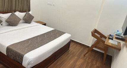 FLY VIEW Airport Residency Room Type - Deluxe Room AC Twin