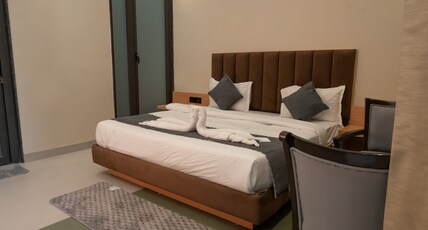 Sukuun Villa Airport Road Room Type - Executive Room with Pool View
