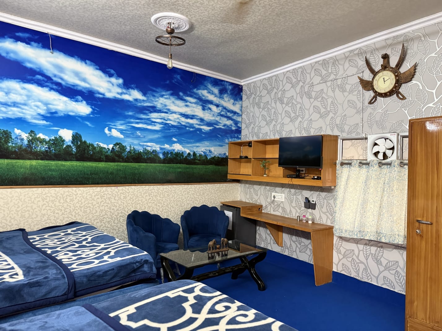 Hotel Meenu Inn - Tap to explore photos