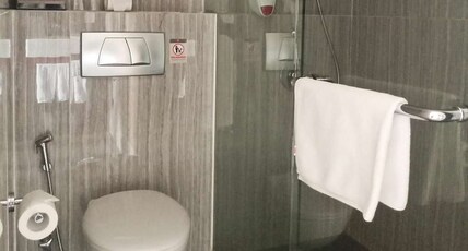 IBIS PADANG Room Type - Business Suite Ocean and Mountain View IBIS PADANG Room Type - Business Suite Ocean and Mountain View