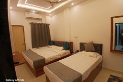 Parvati Inn