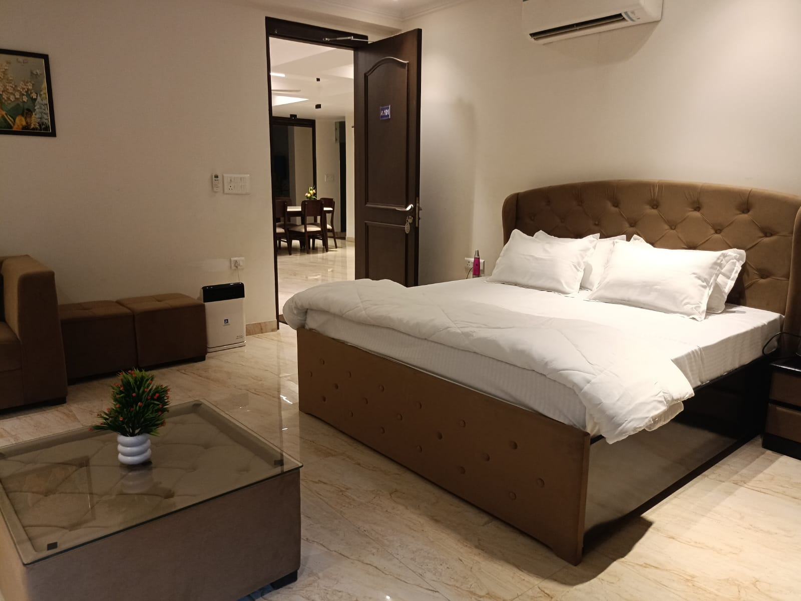 Hotel Anant - Dlf Cyber City - Tap to explore photos