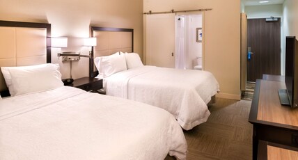 Hampton Inn & Suites Orlando/East UCF Area, FL Room Type - 2 QUEEN BEDS NONSMOKING