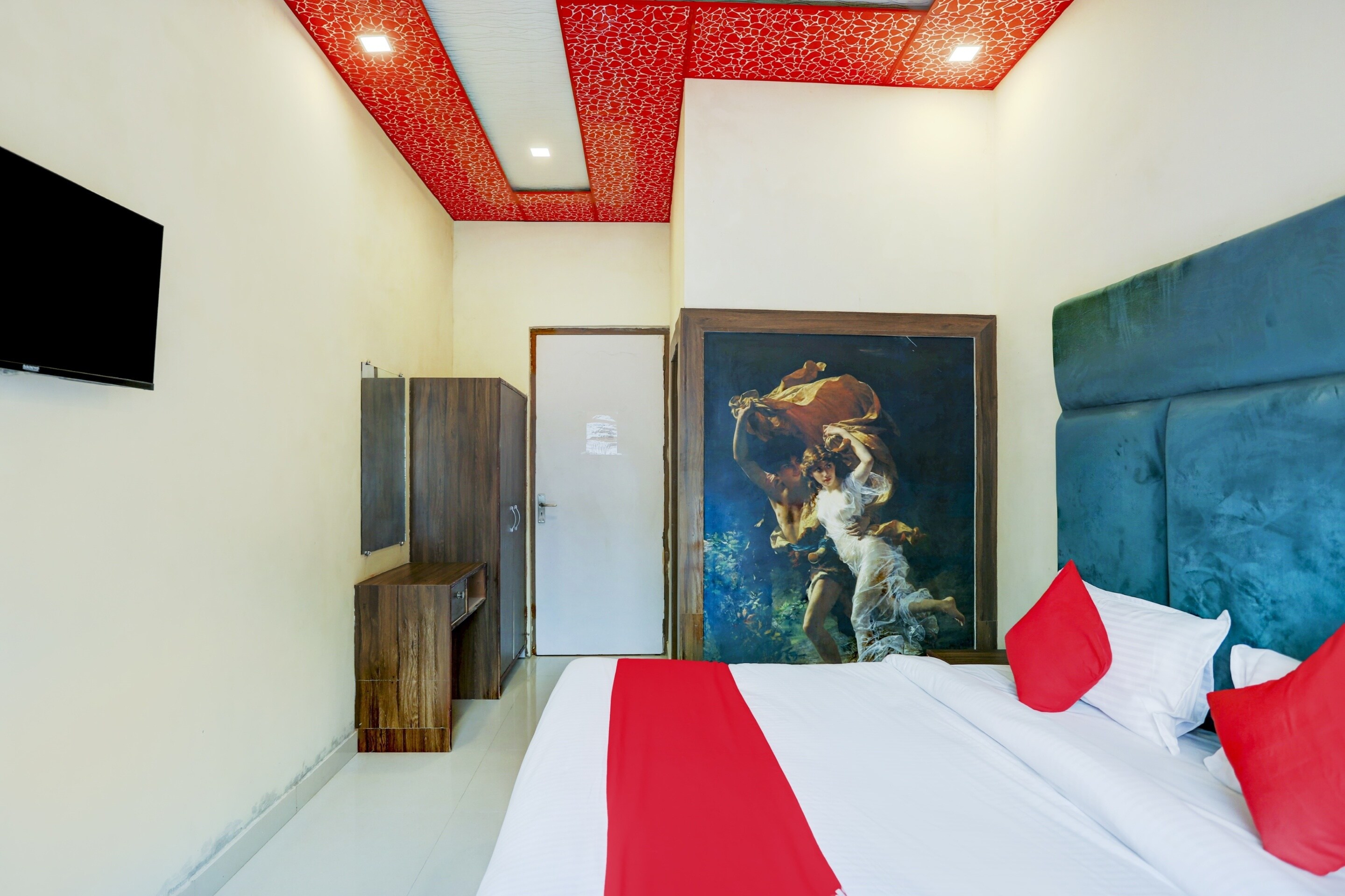 Hotel O Haveli Inn - Tap to explore photos