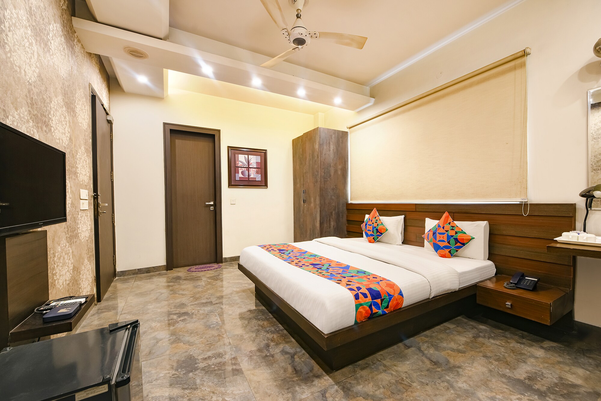 FabHotel Micasa - Nr. Leisure Valley Park, Iffco Chowk - Tap to explore photos