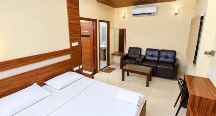 Hotel Mourya Paradise 51 kilometers from nellore Room Type - Suit Room