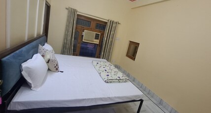 SHANTI GUEST HOUSE Room Type - DELUXE ROOM
