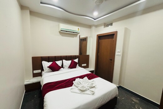 Hotel Sayari Inn