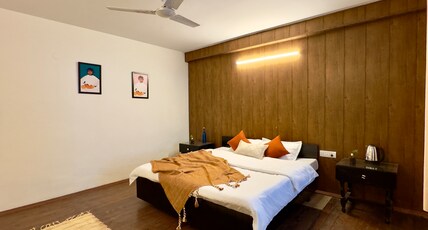Baekar Stays Manali Room Type - Deluxe room