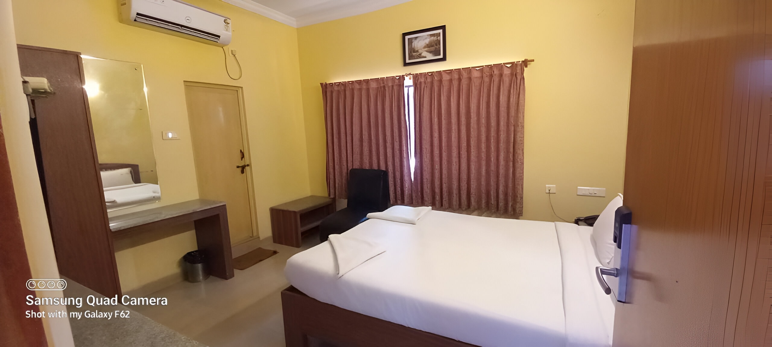 Royal Stay Guesthouse - Beach Road - Tap to explore photos