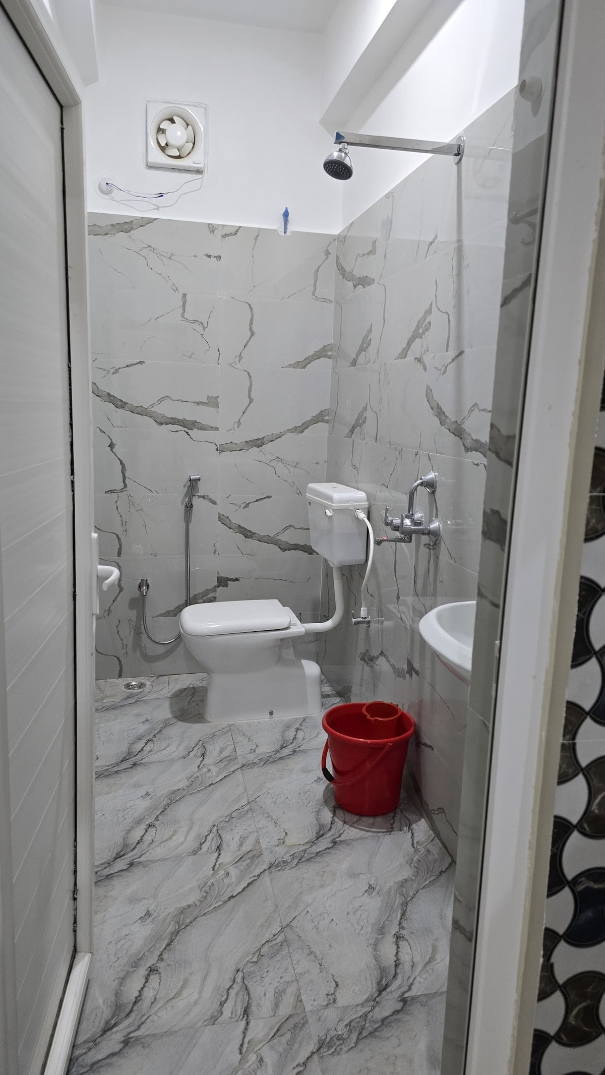 Arti Homestay 2Bhk Flat Prime Location - Tap to explore photos