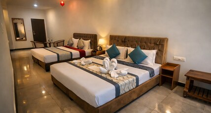 Kumbhal Palace Resort Kumbhalgarh Room Type - Fourbedded Room with jharokhas