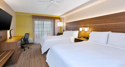 Holiday Inn Express & Suites PETOSKEY Room Type - 2 Double Standard Comm Access Tub
