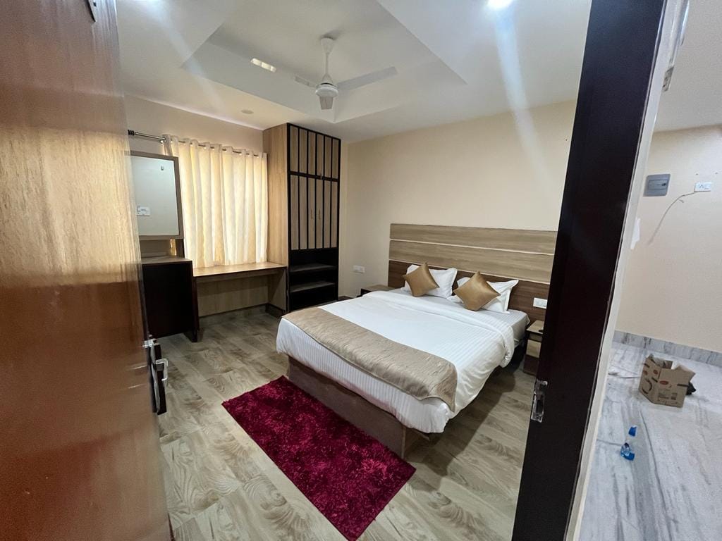 Hotel Magic Square(1 Km away from train station) - Tap to explore photos