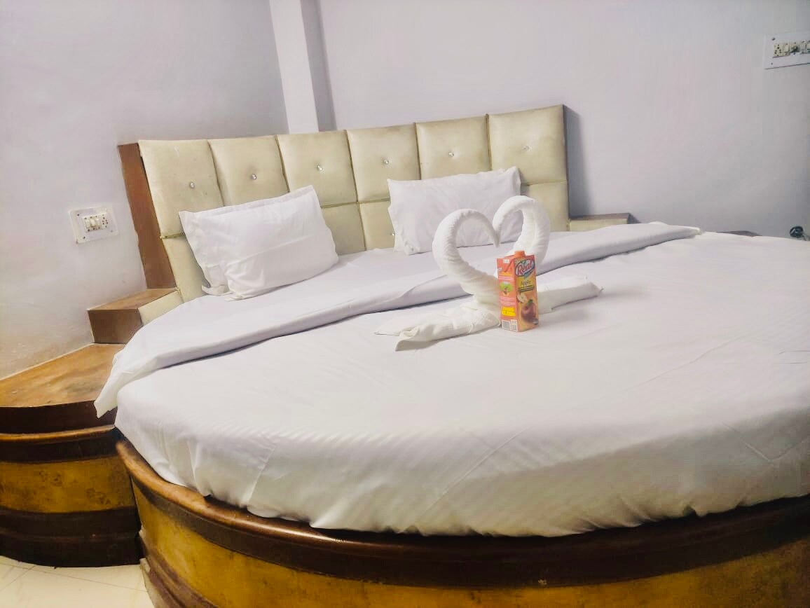 Yogesh hotel and restaurent - Tap to explore photos