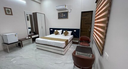 The Central Inn Room Type - Classic Rooms with balcony (401)