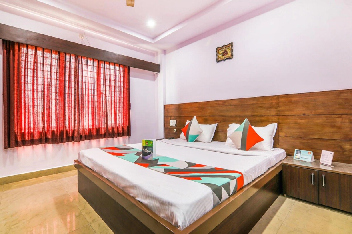 Yashaswi Comforts By Yuvaraj Hospitality - Tap to explore photos