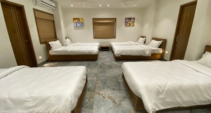 Hotel Damodar Room Type - 8 Bed Family Room with Balcony and Terrace