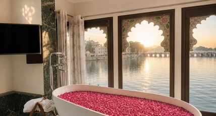 Hide-in Udaipur on Lake Pichola Room Type - Queen Suite with Spa Bath