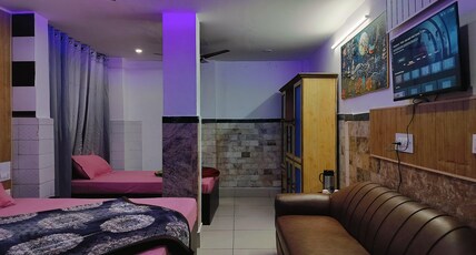 PINK WHITE GUEST HOUSE Room Type - Triple Bed Room