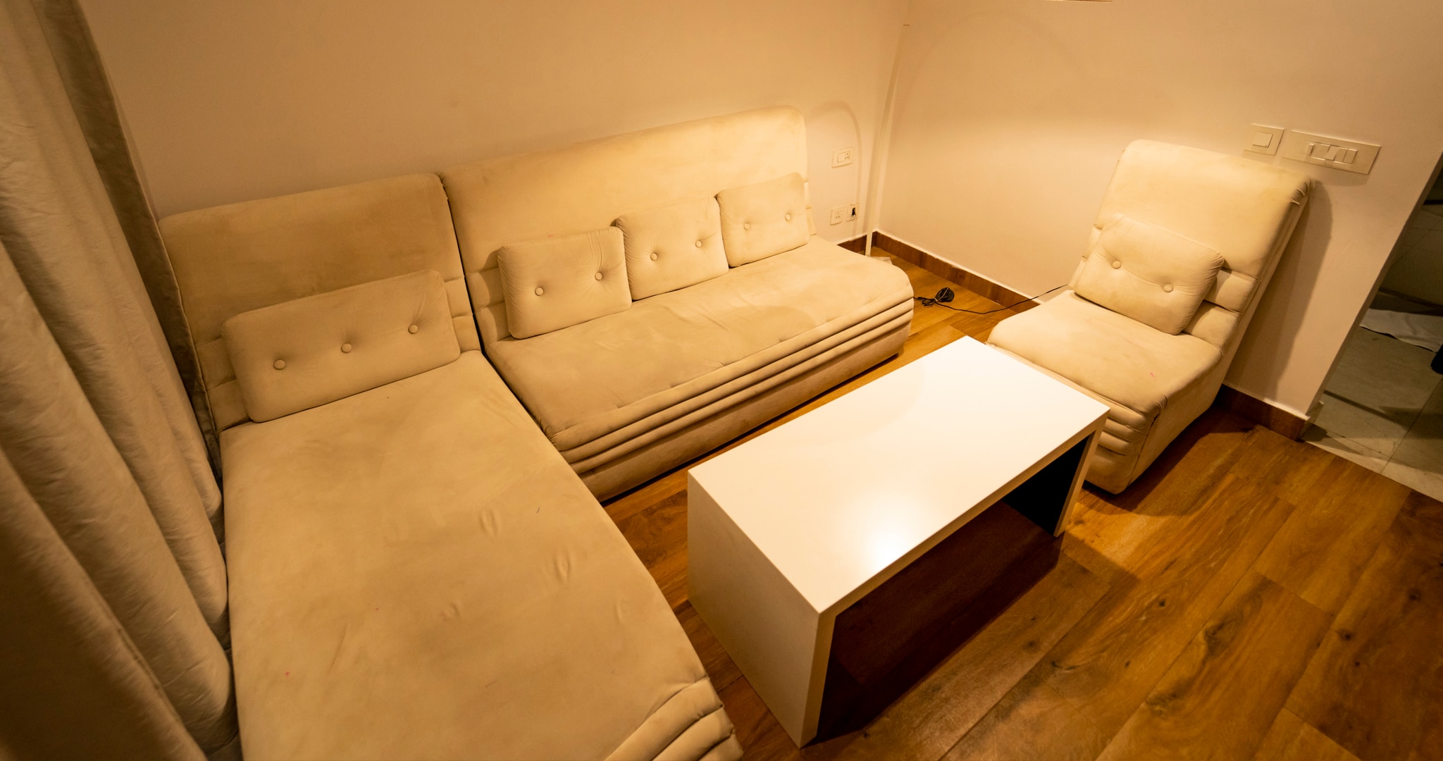 Hotel Crossroad - Tap to explore photos