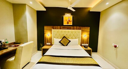 HOTEL BIG BOSS Room Type - Deluxe Room
