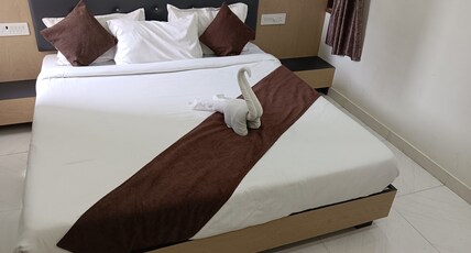 Maruti home stay Room Type - Deluxe room 202