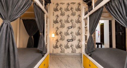 Whereabout Hostel |Rooftop Restaurant at Lake Pichola| Room Type - Superior AC 4 Bed Mixed Dorm ( Type 2 )