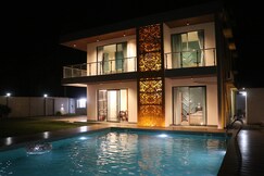 Nature villa with grand pool