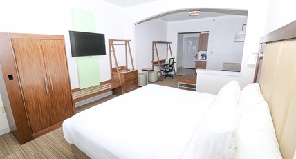 Holiday Inn Express Hotel & Suites Greenville Room Type - 2 Queen Suite Sofa Bed