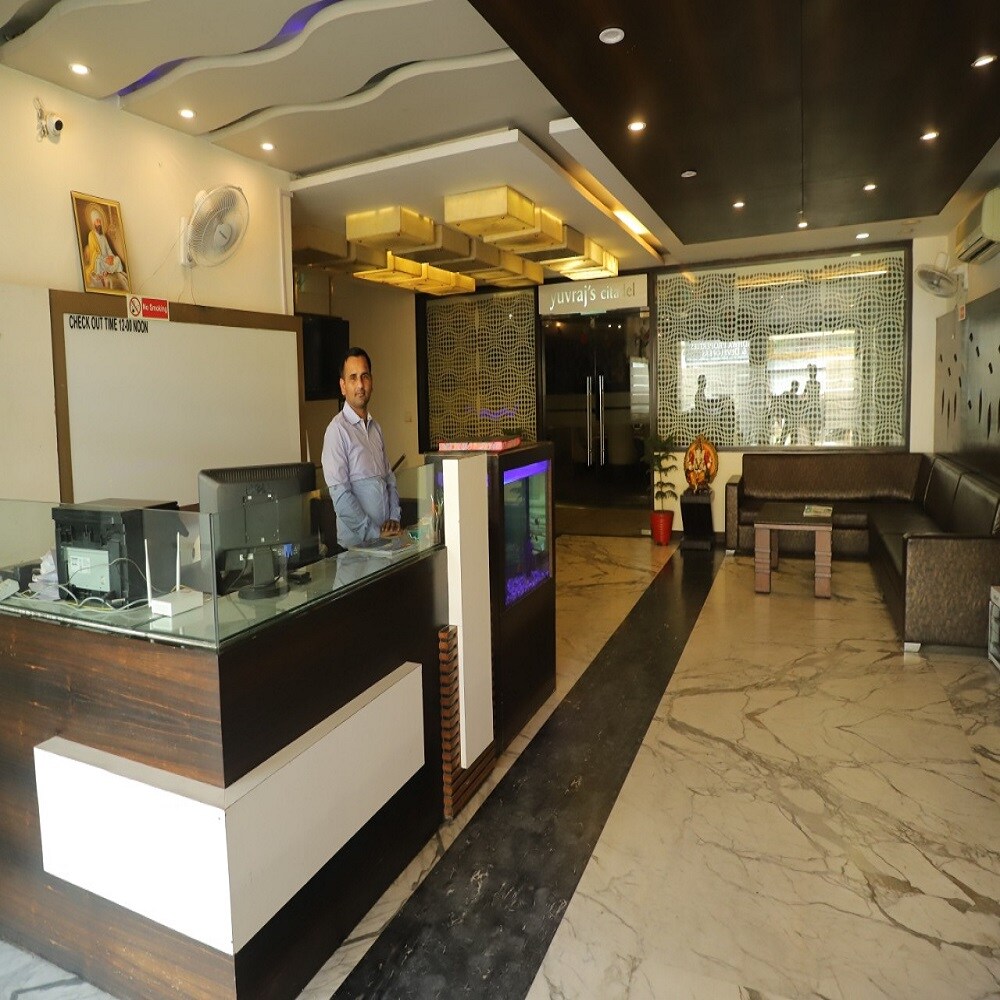 HOTEL LE GRAND - Tap to explore photos