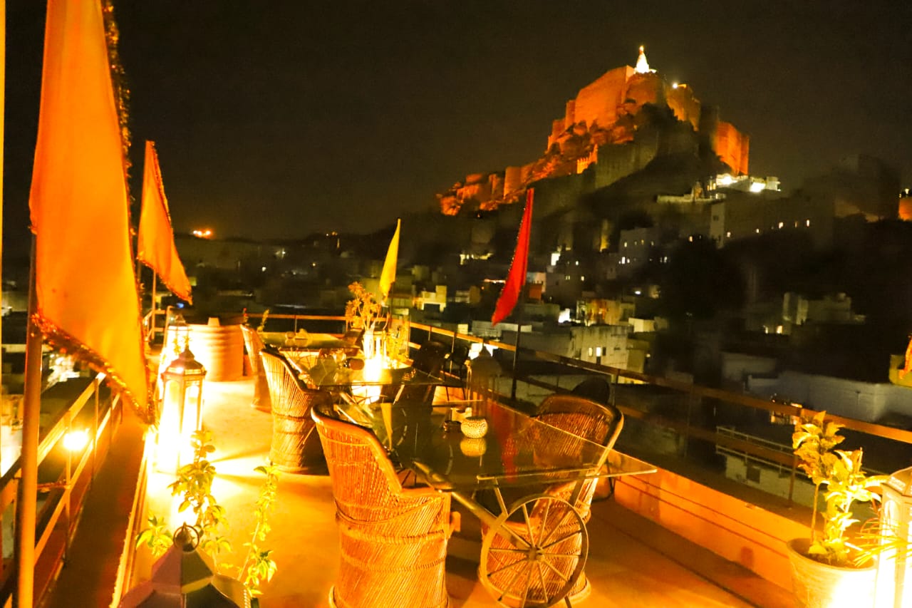 SINGHVI HAVELI GUEST HOUSE - Tap to explore photos