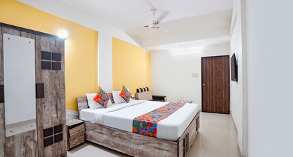 FabHotel Relax - Opp. Hotel Leela Room Type - Deluxe Room