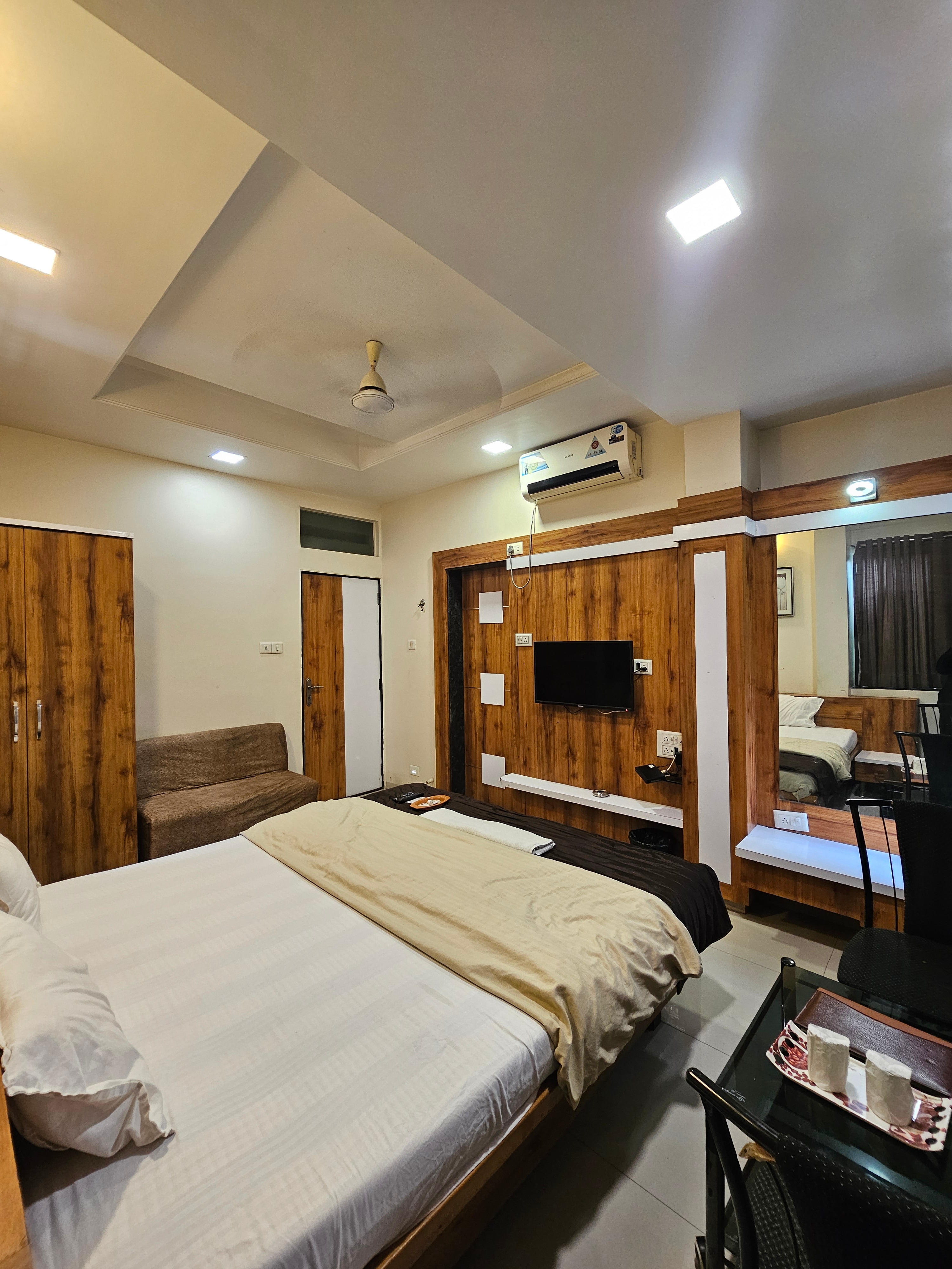 Hotel Royal Residency (100 Meters from Miraj Junction & Bus Stand) - Tap to explore photos