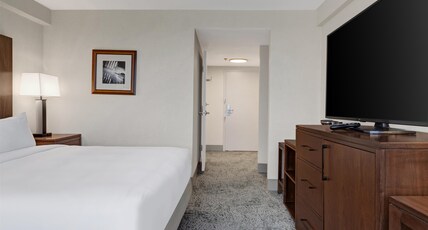 Hilton Arlington National Landing Room Type - 1 KING MOB ACC W  RI SHWR