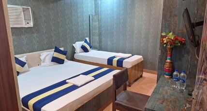 walkin shiva paying guest house Room Type - Tripple Bed AC