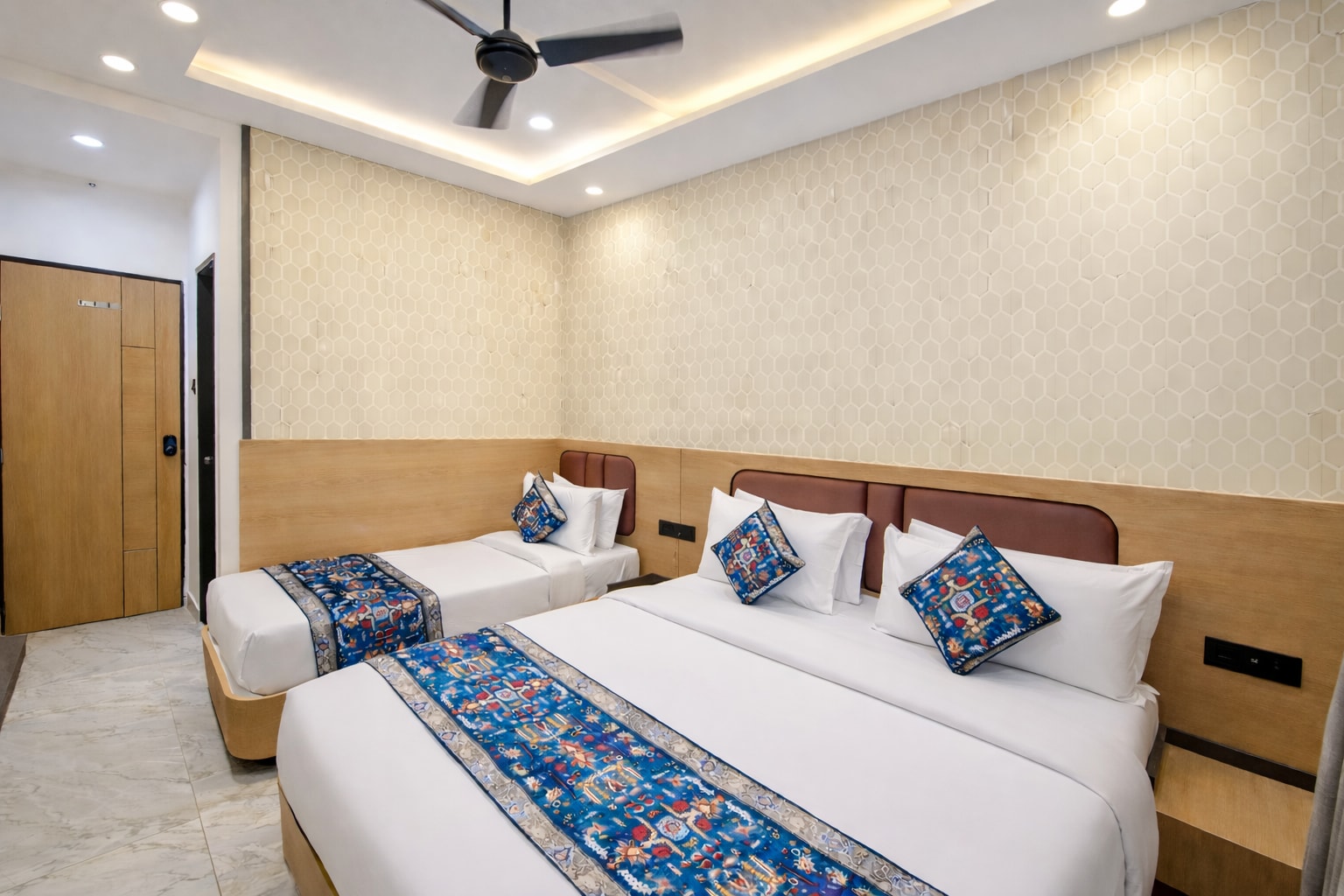 Hotel Matrushree - Near Shree Dwarkadhish Temple - Tap to explore photos