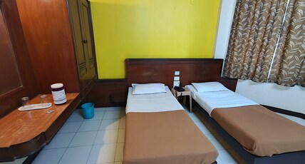 Hotel Manorath Room Type - Deluxe Twin bed AC