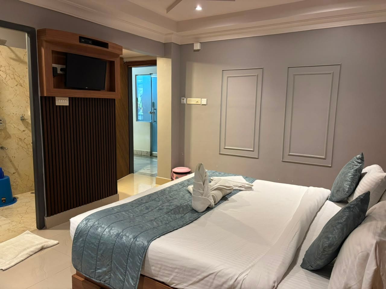 AT Villa | Rooms & Swimming Pool - Tap to explore photos