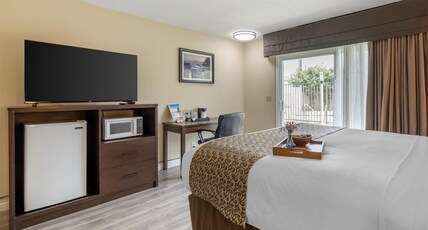 Best Western Westminster Inn Room Type - 1 King Bed, Non-Smoking, Lcd Television, Microwave And Refrigerator, High Speed Internet Access, Cof Best Western Westminster Inn Room Type - 1 King Bed, Non-Smoking, Lcd Television, Microwave And Refrigerator, High Speed Internet Access, Cof